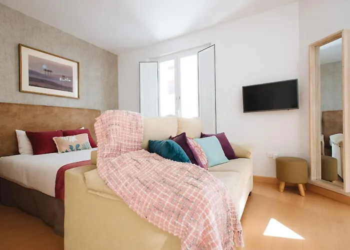 Hostly Acetres 2A-Penthouse In City Center-Fibre-Parking Opt