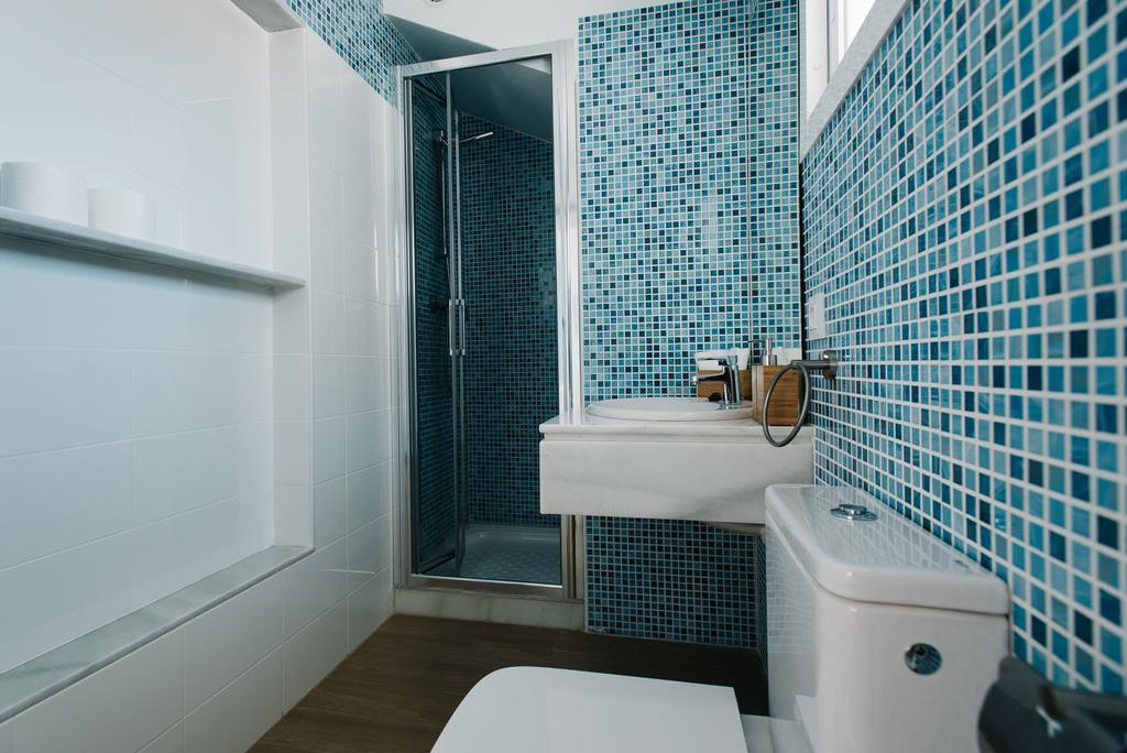 Hostly Acetres 2a-penthouse In Center-fibre-parking Opt Apartment *