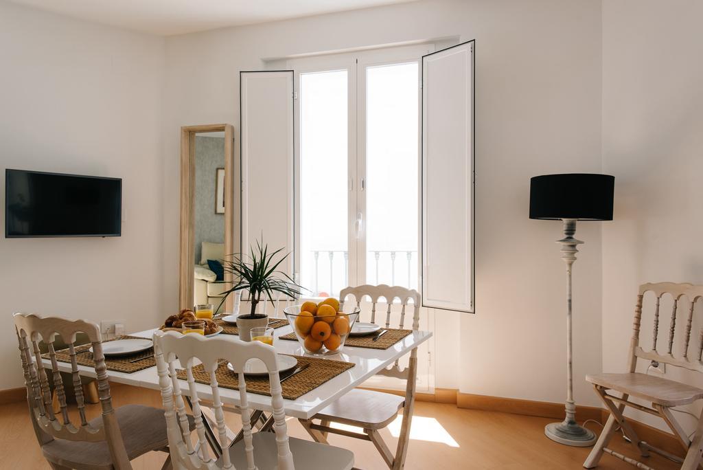 Hostly Acetres 2a-penthouse In Center-fibre-parking Opt Apartment *